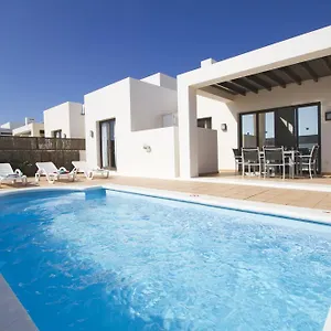 https://villas-las-buganvillas-playa-blanca.in-canary-islands.com